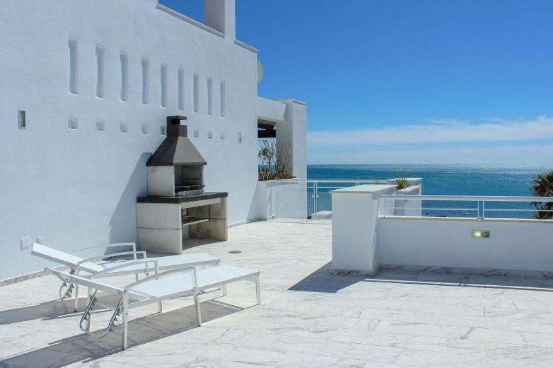Casares Del Mar Luxury Apartments Penthouse With Beach Access Exterior photo